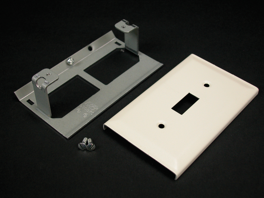 3000 Switch Cover Fitting – Solis Electric Supply