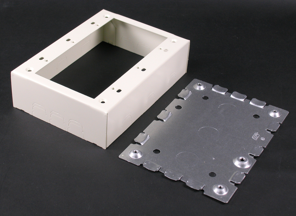 500/700 Three-Gang Switch and Receptacle Box Fitting – Solis Electric ...