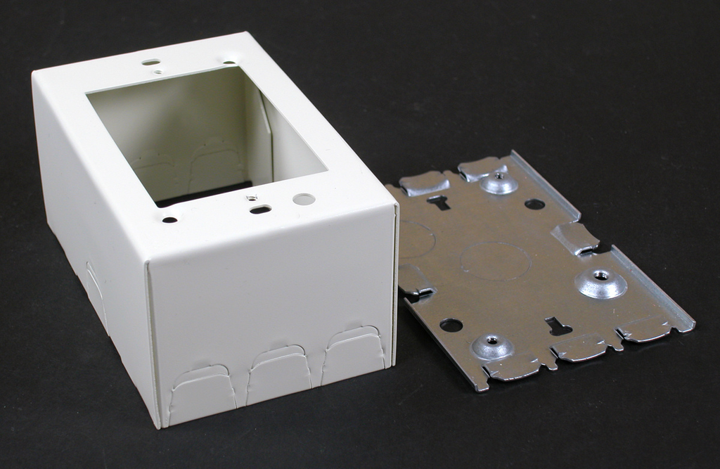 500/700 Single-Gang Shallow Switch and Receptacle Box Fitting – Solis ...